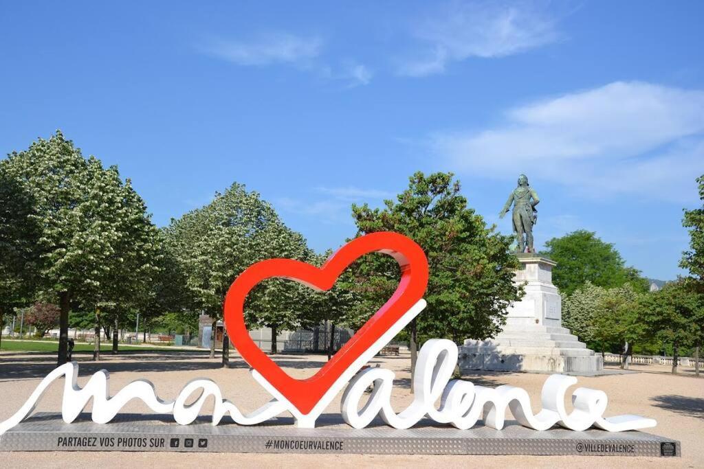 10. Charmant Studio Proche Gare Et Centre Apartment Valence  Bagian luar foto